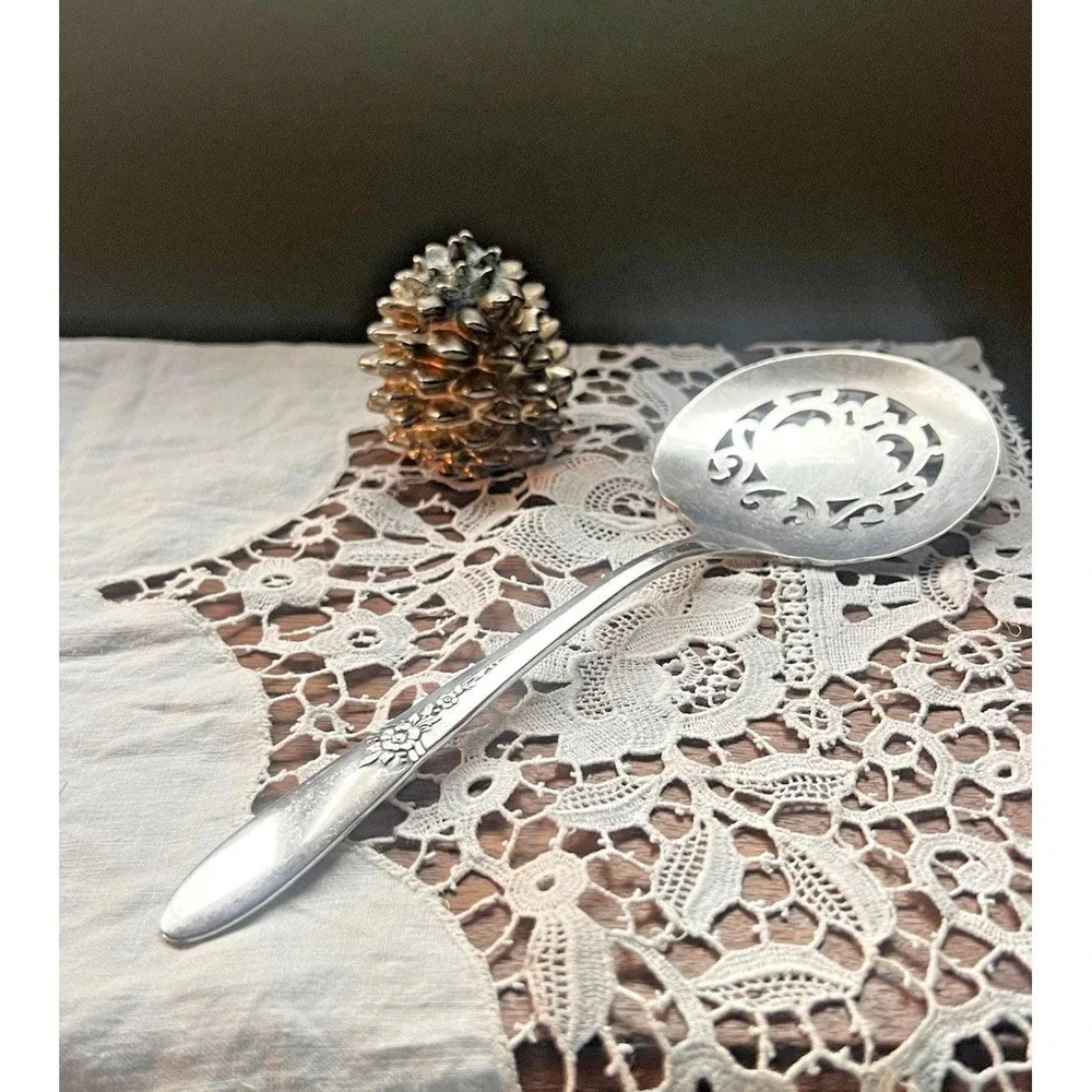 Tomato Server Oneida Community Fantasy 1941 Tudor Silverplate Vintage Utensil
